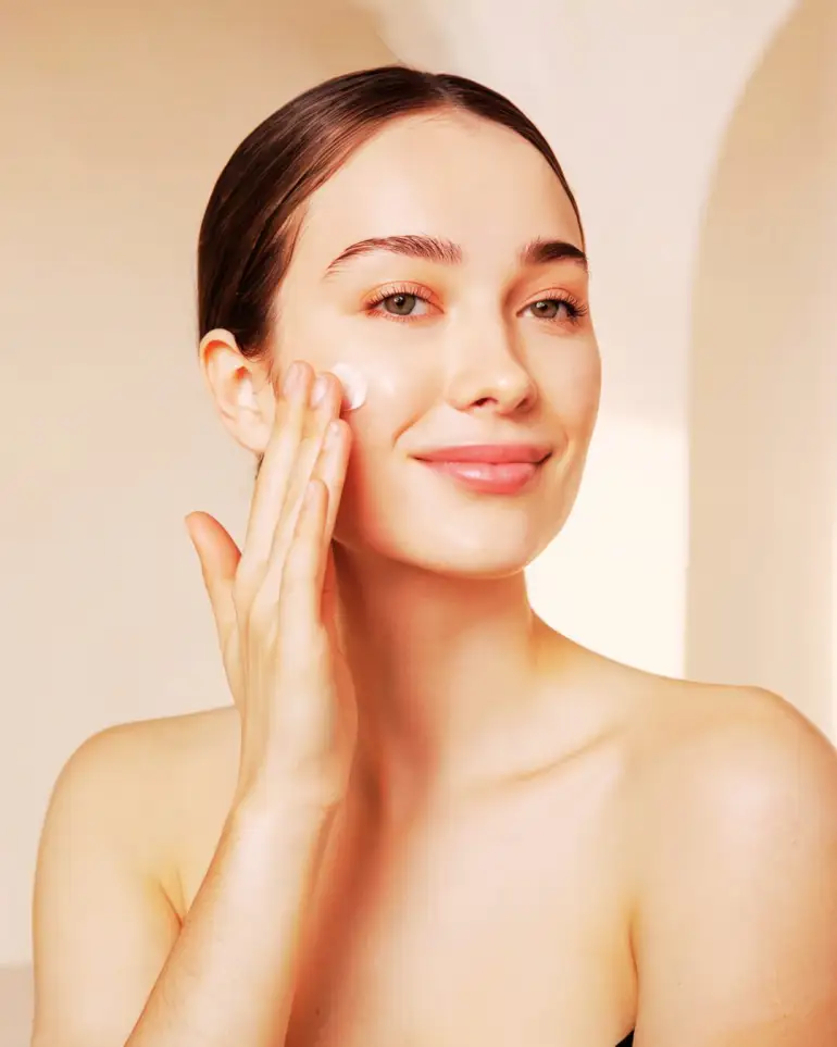 Varnishing facial para una piel hidratada y luminosa