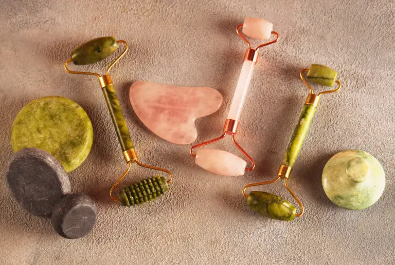 Descubre los secretos del Gua Sha para la piel y el cabello
