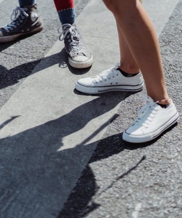 Mejores zapatos para senderismo mujer: No compres por estética lo que tus pies sufrirán en la montaña